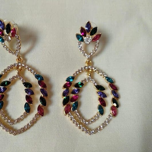 Pendientes bisuteria dorados con cristales multicolor nuevo con etiqueta