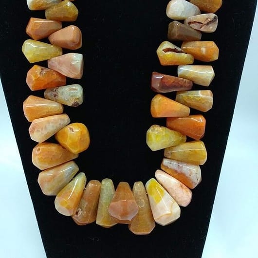 Collar agatas naturales color anaranjadas diferentes tamaño Nuevo con etiquetas.