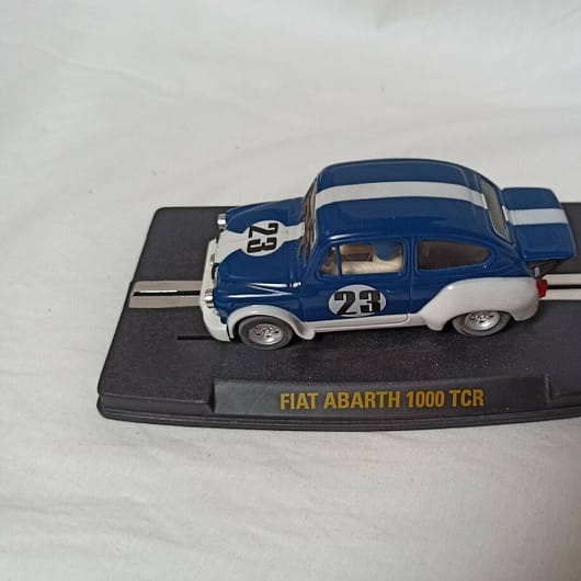 Fiat Abarth 1000 TCR  escala 1/32 Nuevo a estrenar con base pero sin tapa (142)