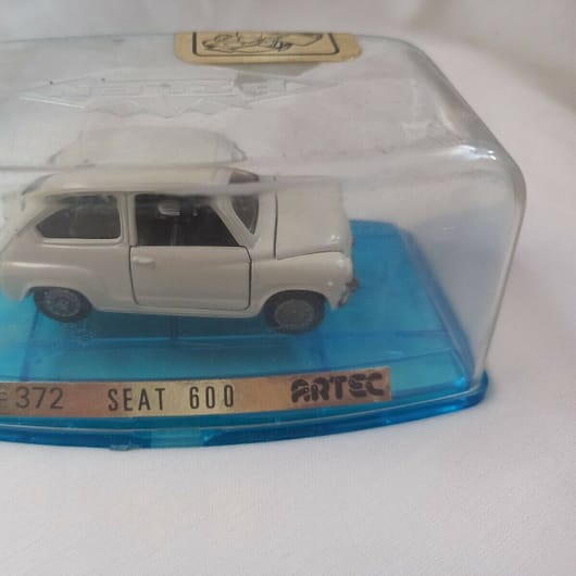 SEAT 600 REF 372  ARTEC 1/43 NUEVO CON CAJA  (146)