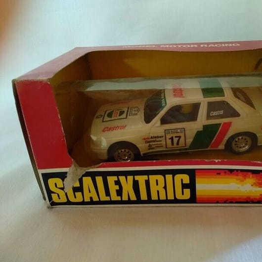 BMW M-3 "Castrol" con luz  REF 8437 1/32 Nuevo con caja