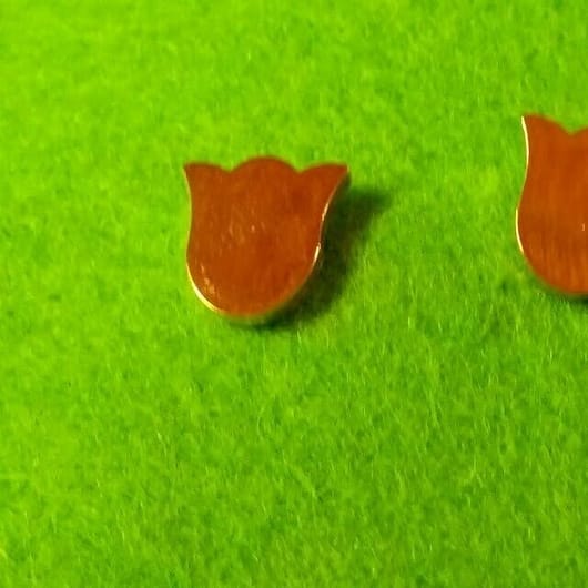 Pendientes acero dorado mujer colección primavera forma tulipan con presión