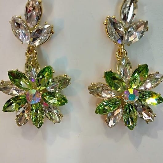 Pendientes largos de cristal color verde y blanco mujer elegantes boda