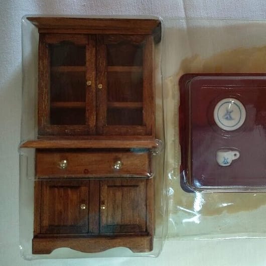 Casas de muñecas Aparador madera con tazas Nuevo y precintado (96)