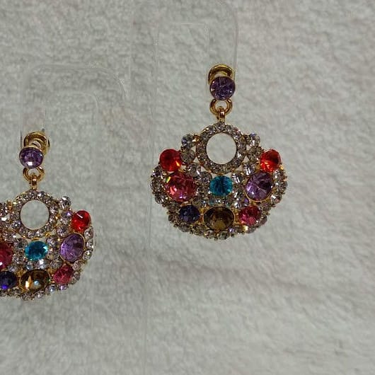Pendientes bisutería mujer dorados con piedras multicolor cierre de presión