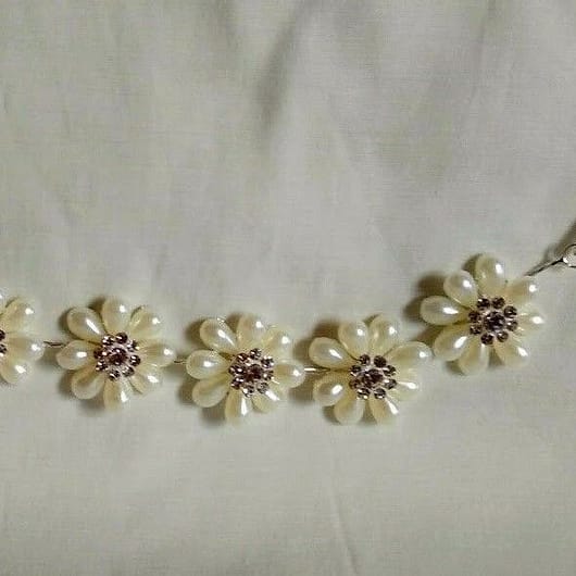 Tocado aderezo tiara plateada con perlas Nueva