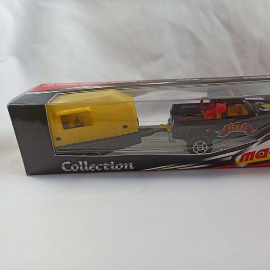 COCHE CON REMOLQUE Y CABALLO METAL  MAJORETTE Nuevo con caja (144)