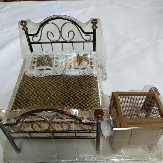 Casas de muñecas Cama metalica con jaula patos Nuevo y precintado (96)