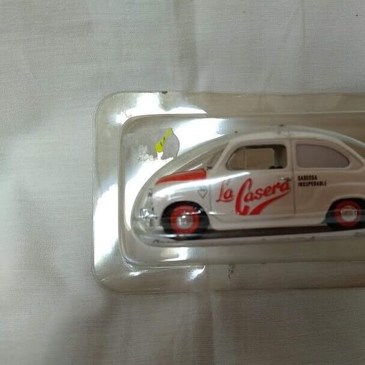 Seat 600 decoración La Casera 1/43 solido nuevo y precintado