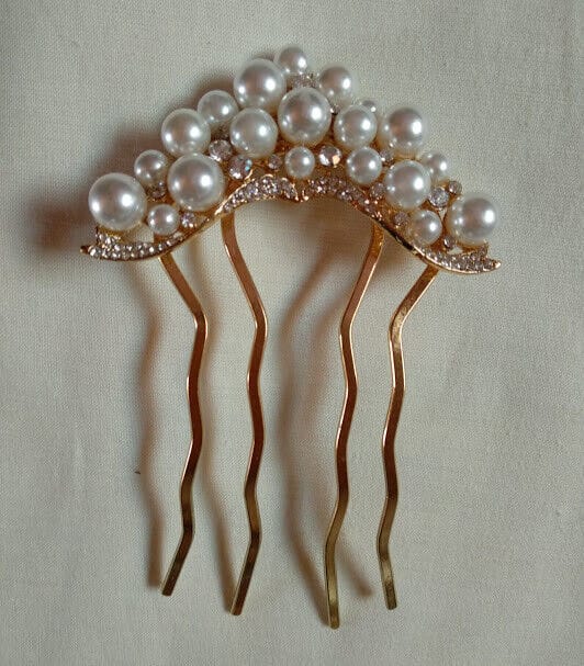 Peineta mujer ceremonia dorada cuajada de perlas Nueva