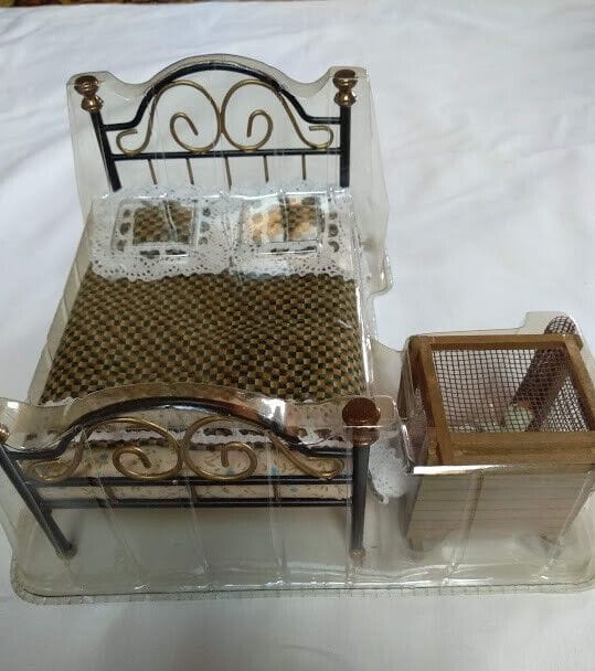 Casas de muñecas Cama metalica con jaula patos Nuevo y precintado (96)