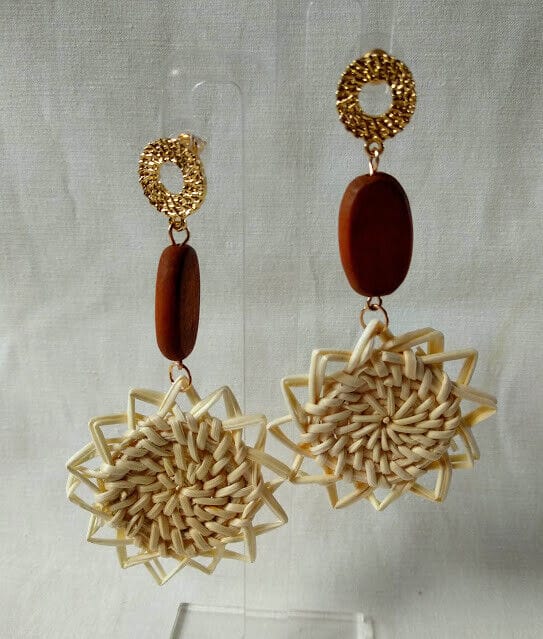 Pendientes de ratan tejido largo mujer modelo sol nuevo con etiquetas