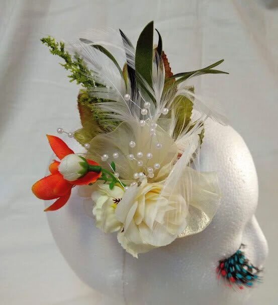 Tocado broche mujer flores tela combinando colores  blanco y naranja Nuevo - Imagen 3