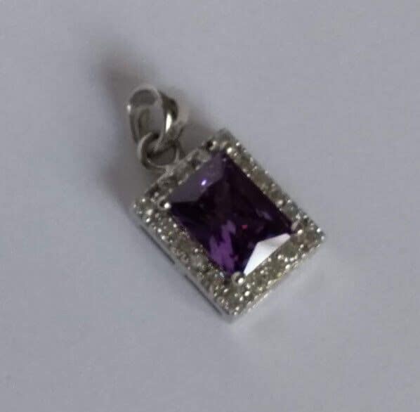 Colgante amatista rodeado de circonitas en Plata de Ley rodiada 925 Nuevo