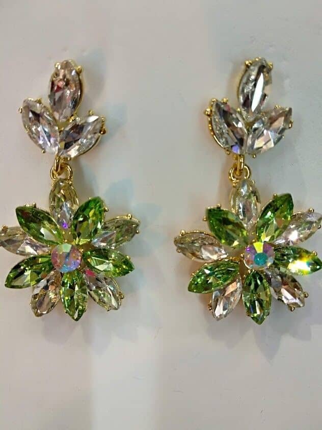 Pendientes largos de cristal color verde y blanco mujer elegantes boda