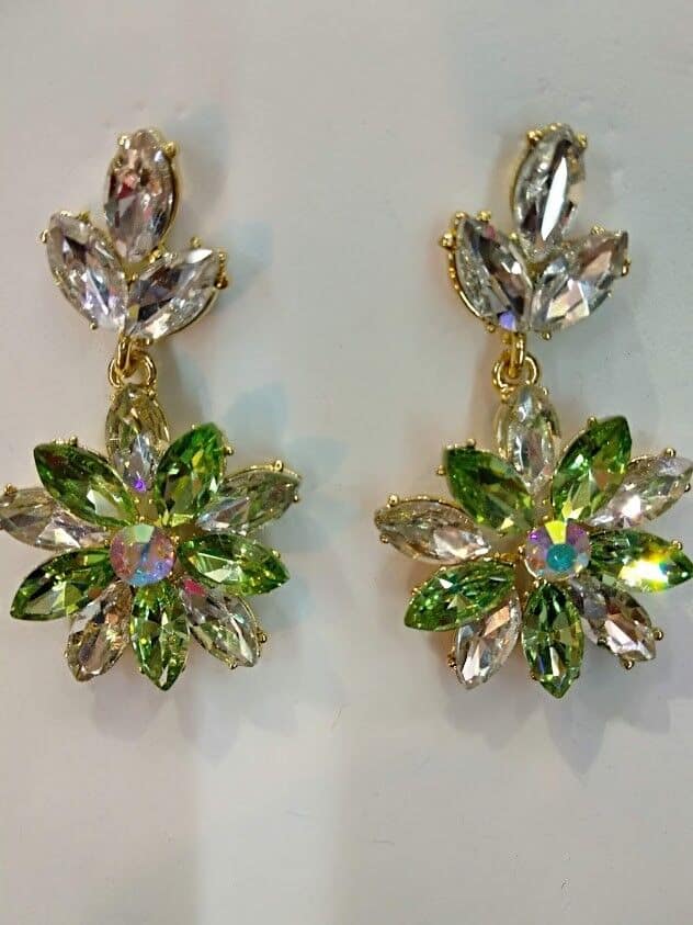 Pendientes largos de cristal color verde y blanco mujer elegantes boda
