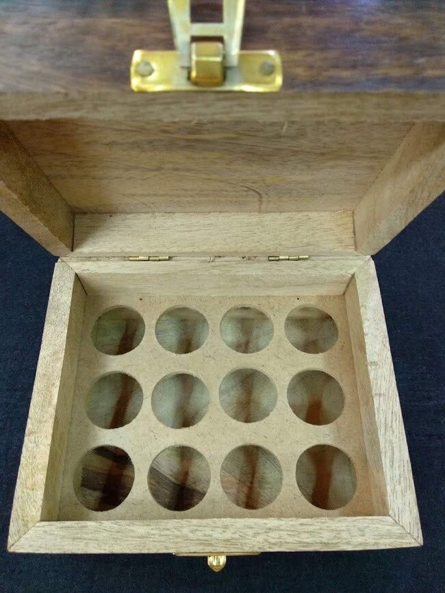 Caja de madera con compartimentos para 12 aceites esenciales - Imagen 3