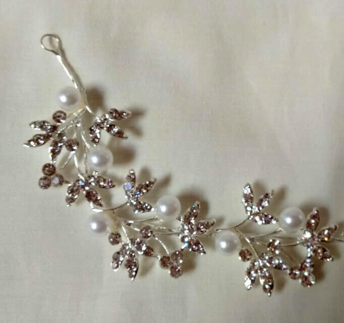 Tocado aderezo tiara plateado con perlas y símiles blancos Nuevo - Imagen 4