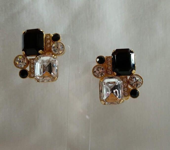 Pendientes bisutería dorados cristales blancos y negros cierre de clip(106)