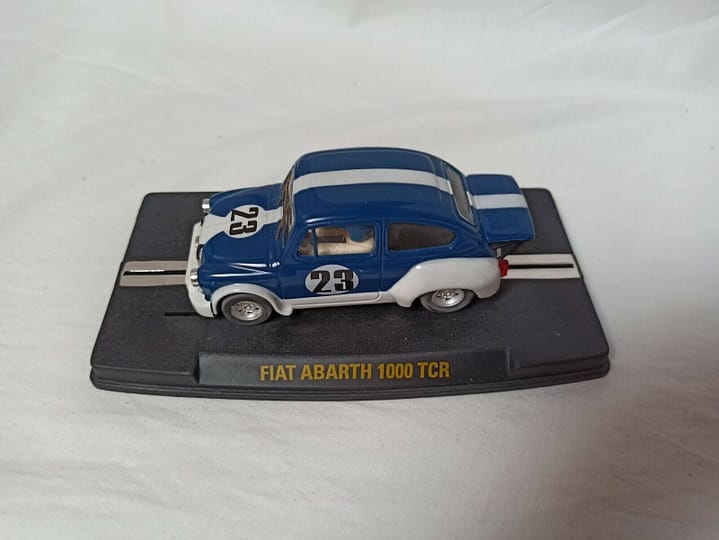 Fiat Abarth 1000 TCR  escala 1/32 Nuevo a estrenar con base pero sin tapa (142)