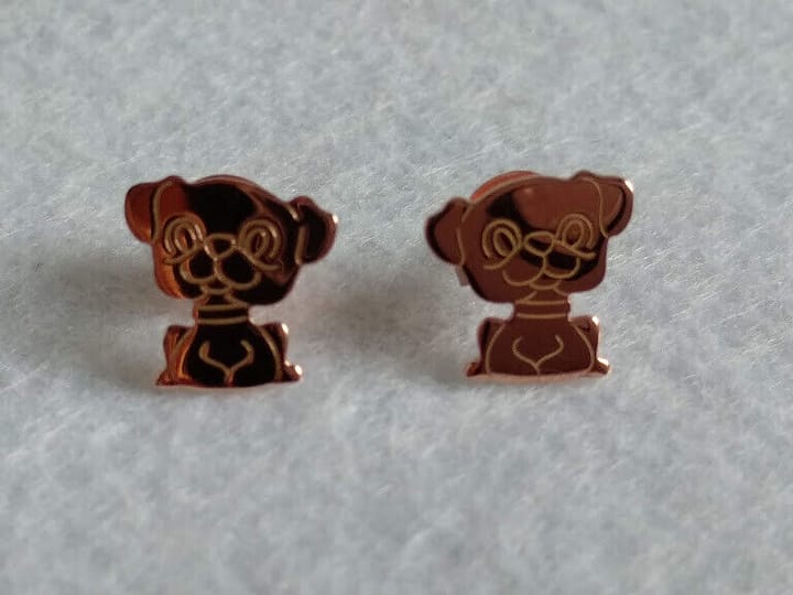Pendientes  Plata de Ley chapada en oro 24 K silueta de perrito presión Nuevos