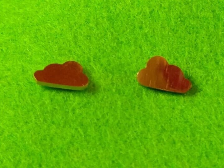 Pendientes acero dorado mujer colección primavera forma nube con presión