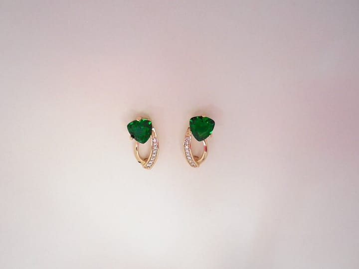 Pendientes bisuteria color dorado  y piedras verdes