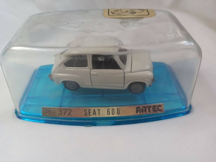 SEAT 600 REF 372  ARTEC 1/43 NUEVO CON CAJA  (146)