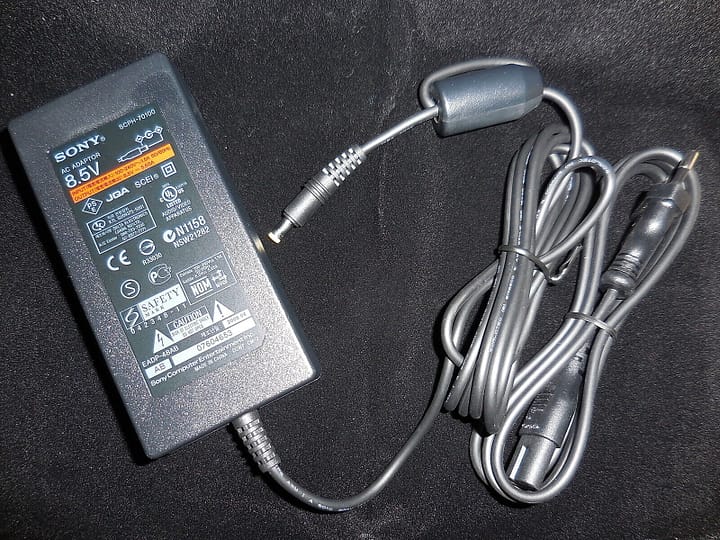 Adaptador de corriente y cable original SONY para playstation 2 (152+)