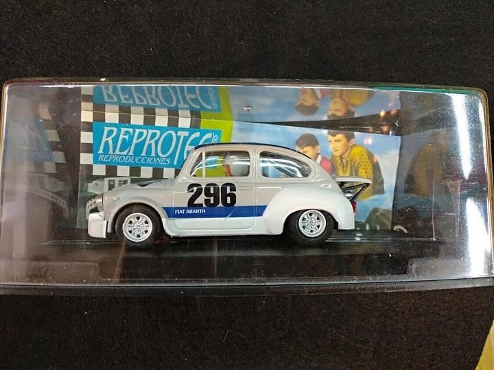 Fiat Abarth marca reprotec color gris escala 1/32 Nuevo a estrenar con caja