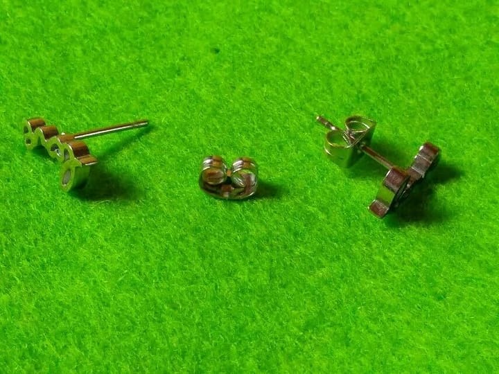 Pendientes acero mujer colección primavera Love con presión - Imagen 3