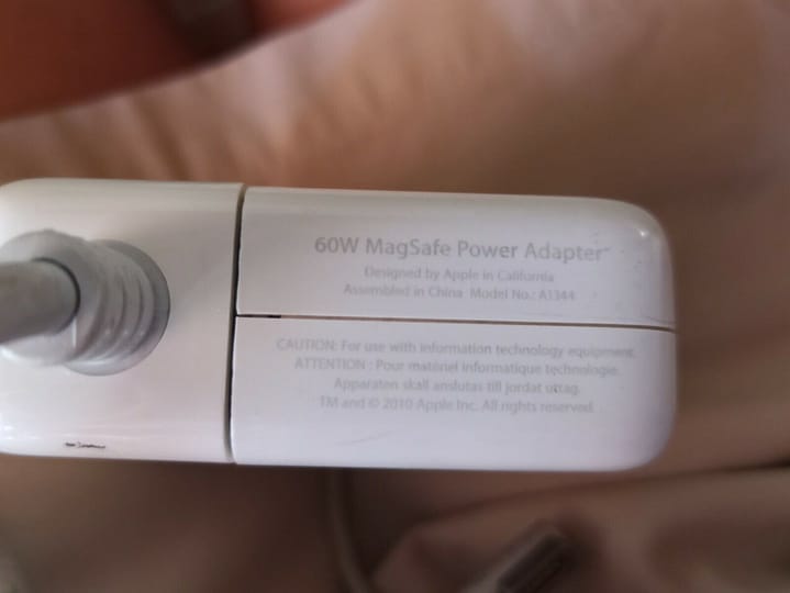 CARGADOR ORIGINAL MACBOOK PRO 60W MAGSAFE USADO (142) - Imagen 3