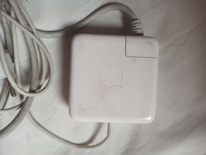 CARGADOR ORIGINAL MACBOOK PRO 60W MAGSAFE USADO (142)