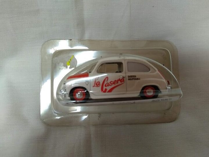 Seat 600 decoración La Casera 1/43 solido nuevo y precintado