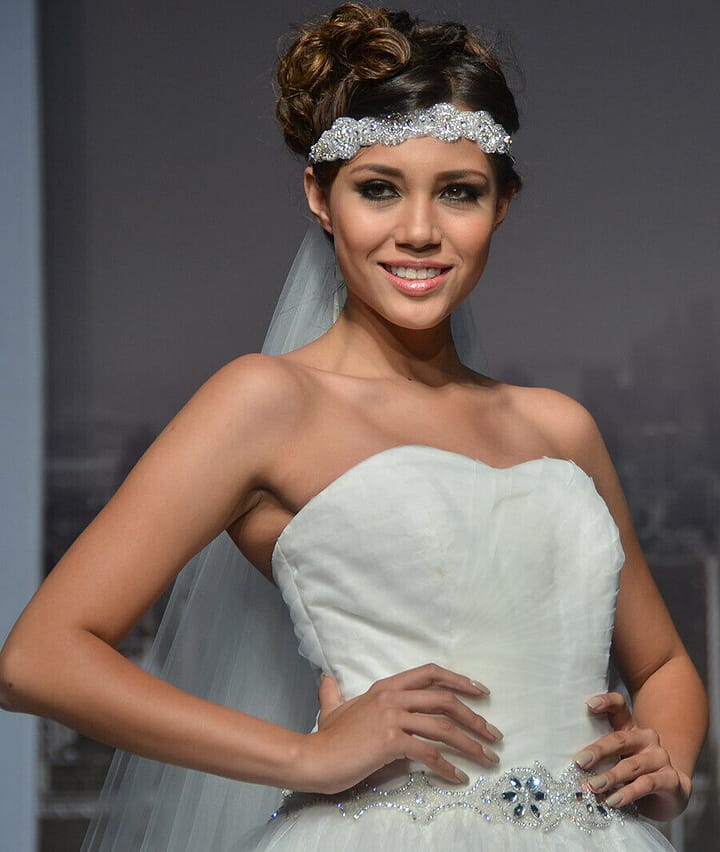 Tocado aderezo tiara plateada con perlas y lazada Nuevo - Imagen 3
