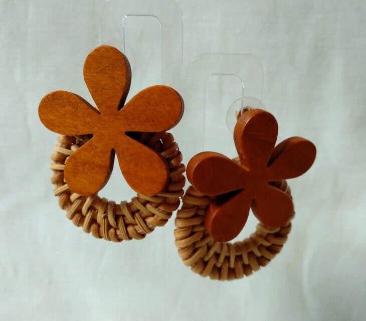 Pendientes de ratan tejido combinado con madera mujer  nuevo con etiquetas