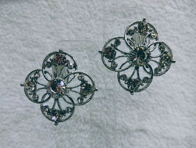 Pendientes bisutería plateados con cierre de clip (106)