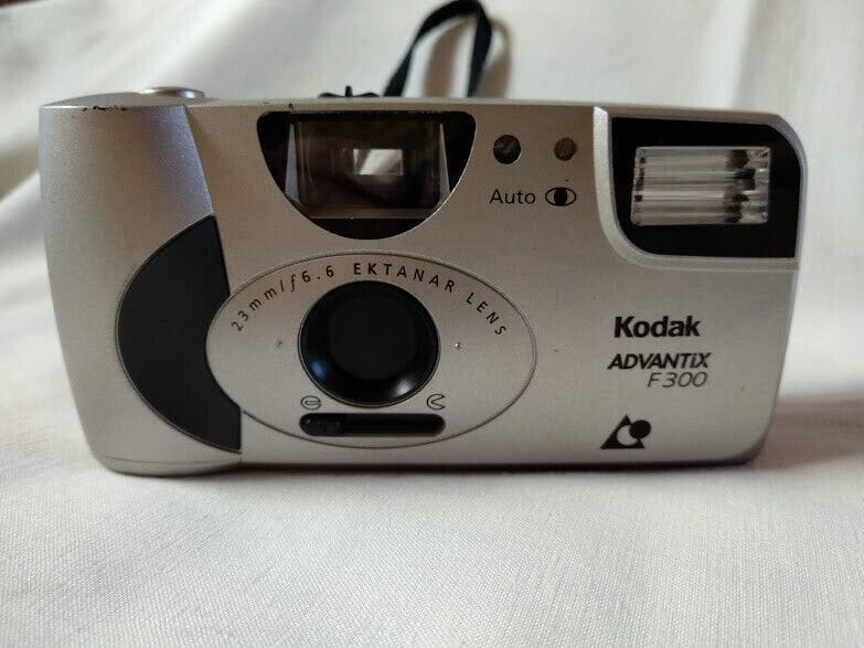 KODAK ADVANTIX F300 AUTO Camera en buen estado Sin Pila Con Instrucciones