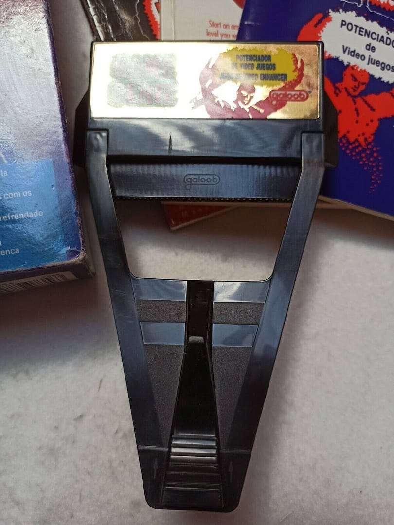 GAME GENIE POTENCIADOR DE VIDEOJUEGOS USADO .(150) - Imagen 3