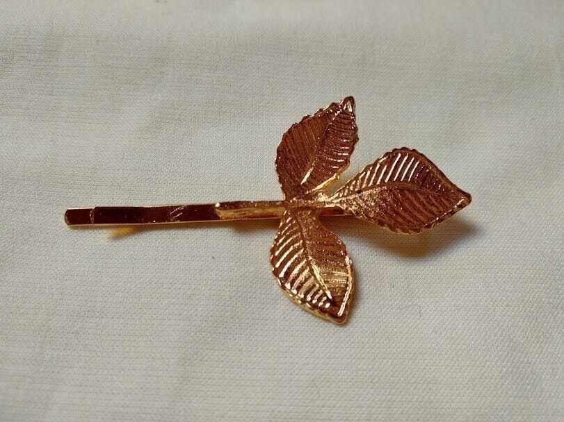 Horquilla dorada forma 3 hojas mujer Nueva