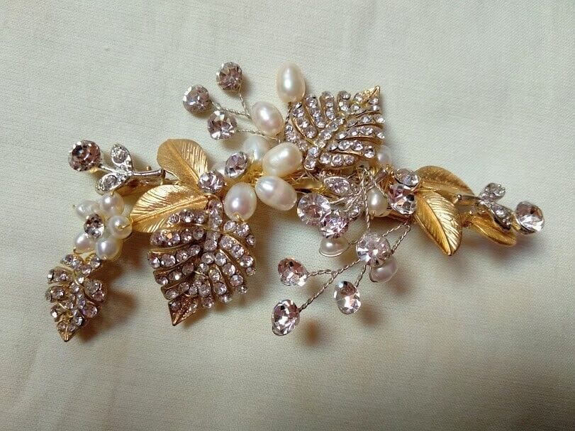 Tocado aderezo mujer ceremonia dorado perlas y símiles Nuevo