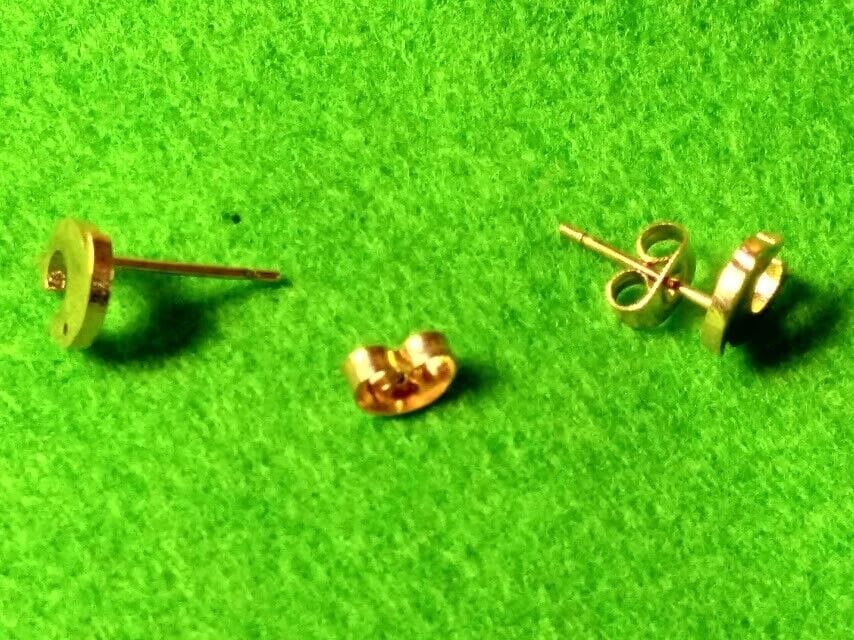 Pendientes acero dorado mujer colección primavera forma delfín con presión - Imagen 3