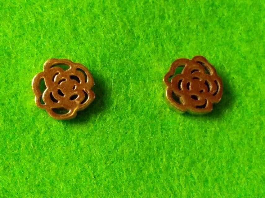 Pendientes acero dorado mujer colección primavera forma de flor con presión