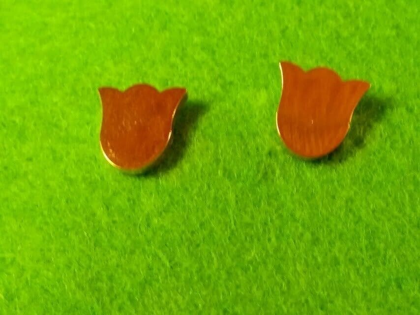 Pendientes acero dorado mujer colección primavera forma tulipan con presión