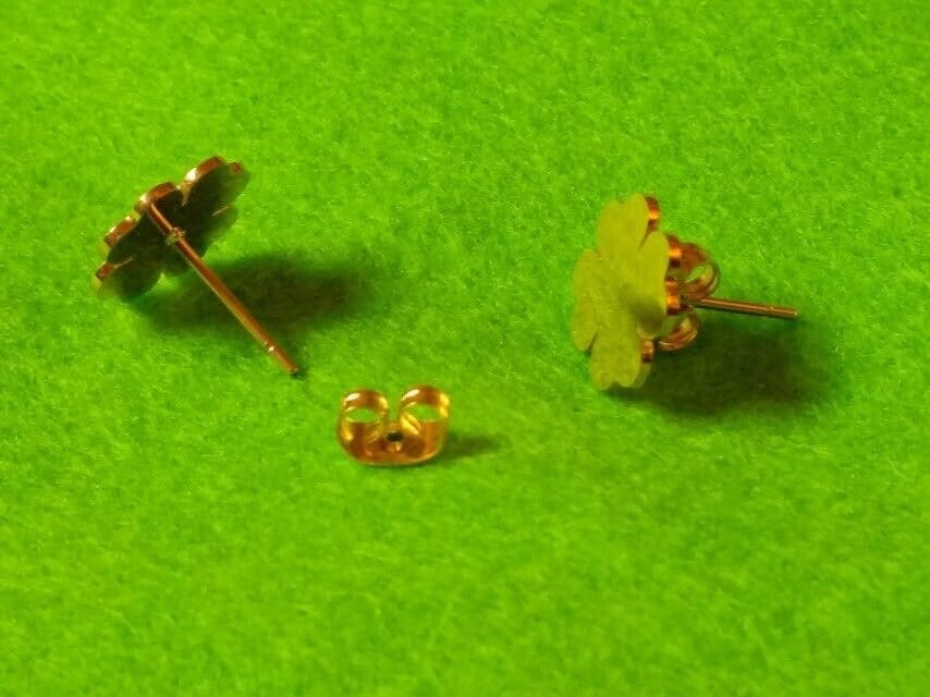 Pendientes acero dorados mujer colección primavera trébol con presión - Imagen 3