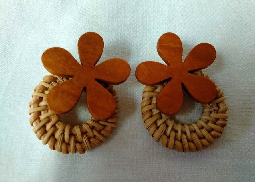 Pendientes de ratan tejido combinado con madera mujer  nuevo con etiquetas - Imagen 3