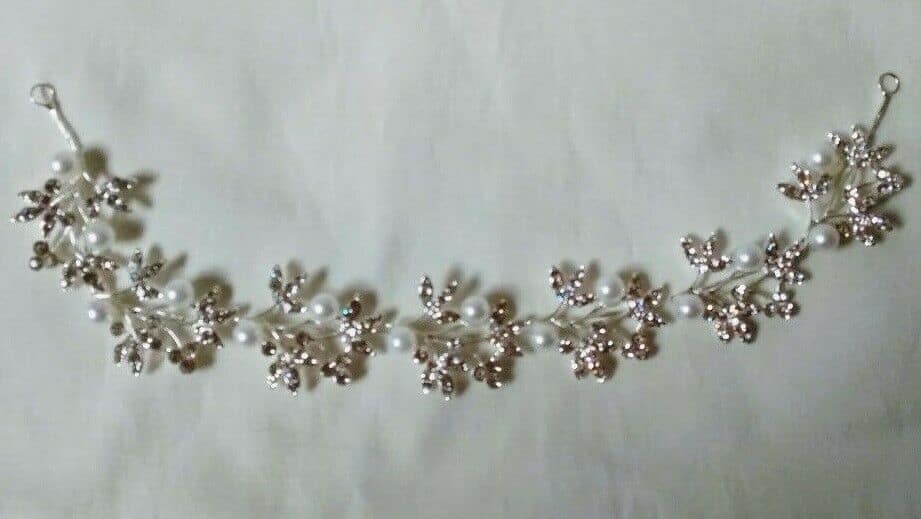 Tocado aderezo tiara plateado con perlas y símiles blancos Nuevo