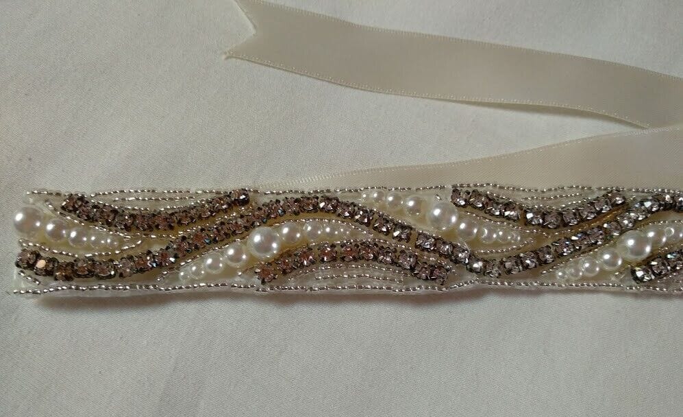 Diadema tiara con cinta similes y perlas Novia Nueva - Imagen 4